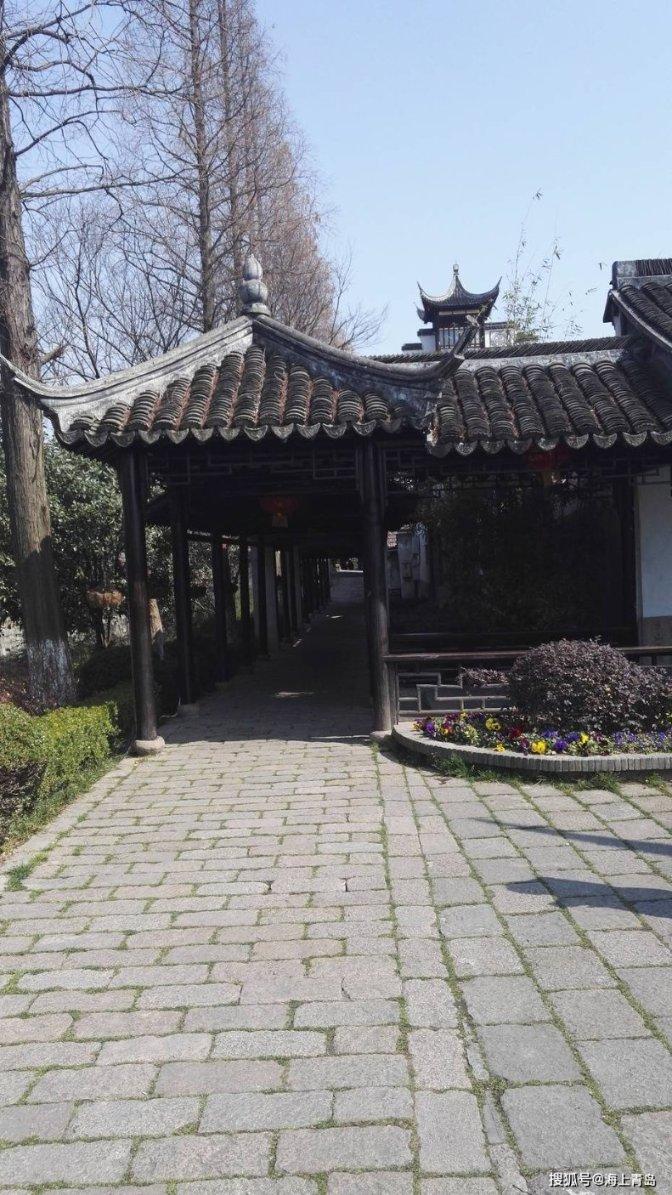 华建集团2涨停
